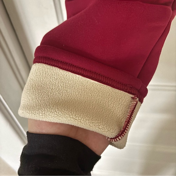 NWOT Women's Burgundy Fleece Lined Leggings - Picture 2 of 3